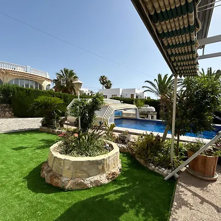Almendros Con Piscina Privada * カルプ