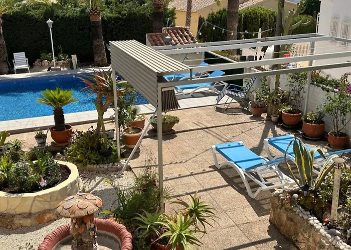 Almendros Con Piscina Privada Feriehus