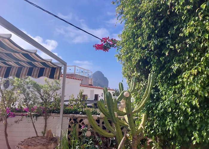 Almendros Con Piscina Privada Feriehus