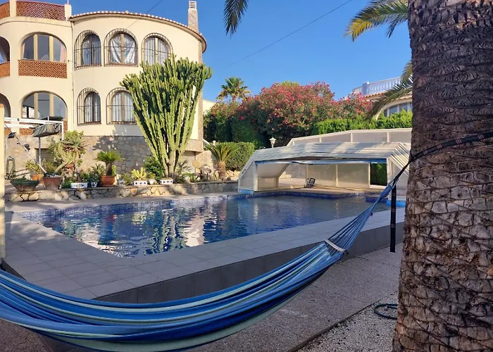 Almendros Con Piscina Privada Feriehus